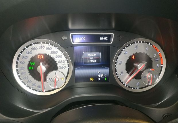 奔驰A级 A200 [进口] 2015款 1.6T 自动 汽油 限量运动型 
