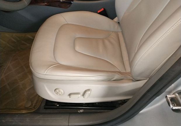 奥迪A4L 2012款 2.0T 自动 舒适型 (国Ⅳ) 