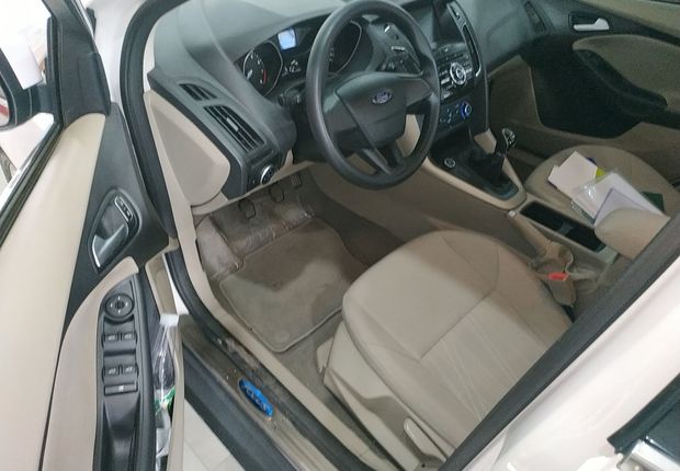 福特福克斯 2017款 1.6L 手动 4门5座三厢车 舒适型智行版 (国Ⅴ) 