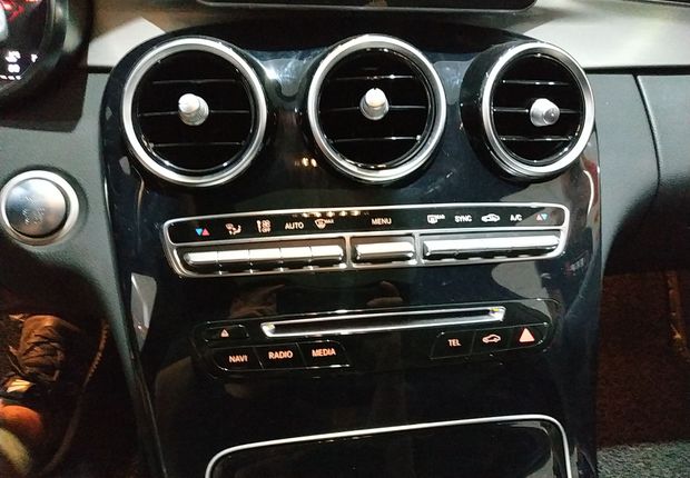 奔驰C级 C200 2017款 2.0T 自动 运动版改款 (国Ⅴ) 