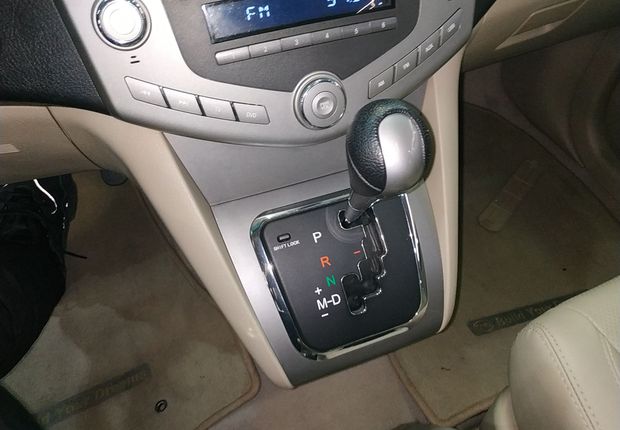 比亚迪S6 白金版 2013款 2.4L 自动 前驱 尊荣型 (国Ⅳ) 