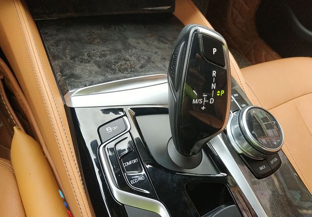 宝马5系 530Li 2018款 2.0T 自动 汽油 尊享型M运动套装 (国Ⅴ) 