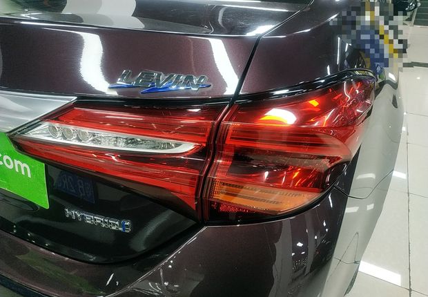 丰田雷凌 双擎 2016款 1.8L 自动 G-S精英天窗版 (国Ⅴ) 