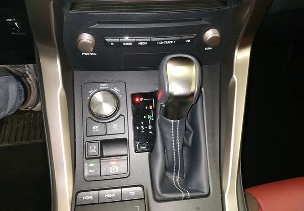 雷克萨斯NX 300h [进口] 2017款 2.5L 自动 锋尚版 