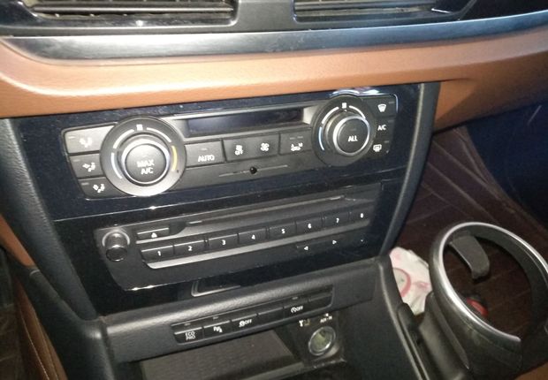 宝马X1 sDrive18i 2014款 2.0T 自动 后驱 汽油 X设计套装 (国Ⅳ) 