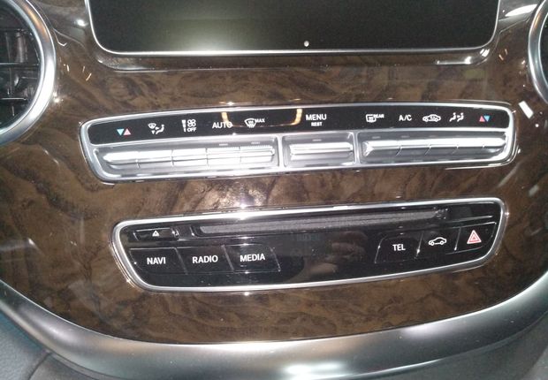 奔驰V级 2017款 2.0T 自动 V260L臻藏加长版 (国Ⅴ) 