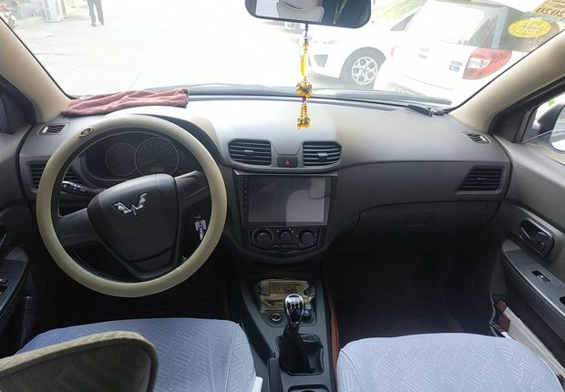 五菱宏光 S 2015款 1.2L 手动 5座 基本型 