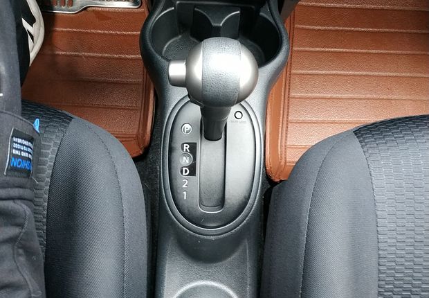 日产玛驰 2011款 1.5L 自动 XV易智版 (国Ⅳ) 