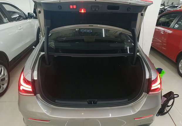 奔驰A级 A200L 2019款 1.3T 自动 运动轿车特别版 (国Ⅴ) 
