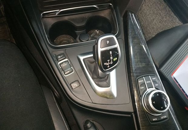 宝马3系GT 320i [进口] 2019款 2.0T 自动 汽油 豪华设计套装 