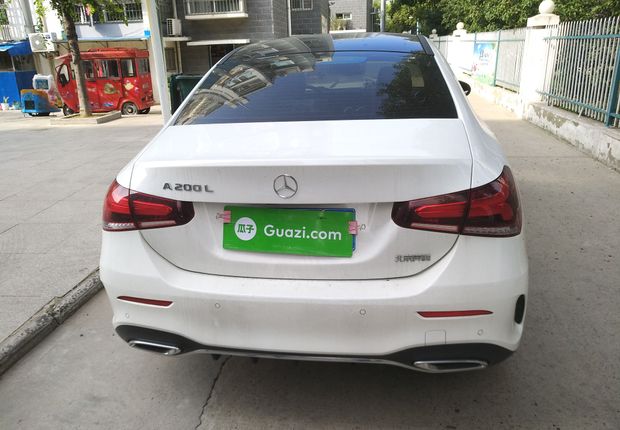 奔驰A级 A200L 2019款 1.3T 自动 改款运动轿车版 (国Ⅵ) 