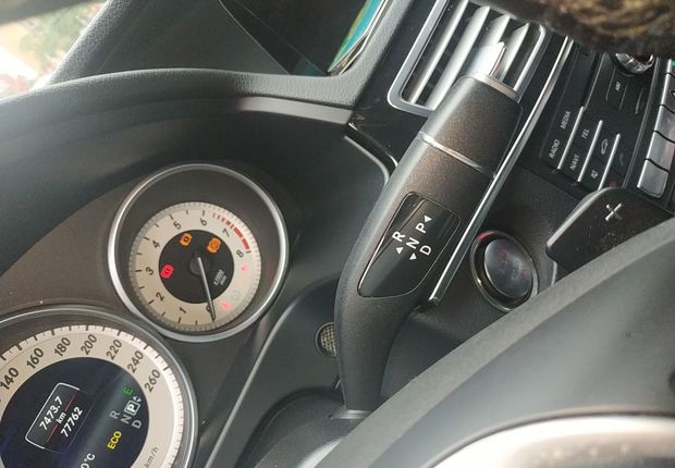 奔驰E级 E260L 2015款 2.0T 自动 汽油 改款运动型 (国Ⅴ) 