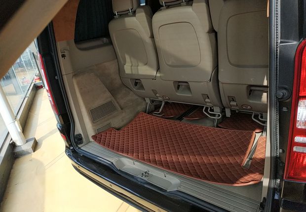 奔驰唯雅诺 2010款 2.5L 自动 7座 汽油 豪华版 (国Ⅳ) 