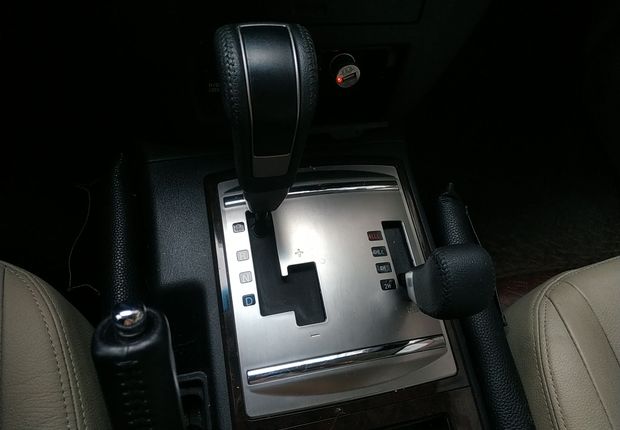 三菱帕杰罗 [进口] 2012款 3.8L 自动 四驱 尊贵版 