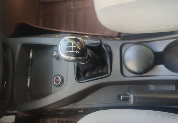 五菱宏光 S 2015款 1.5L 手动 7座 基本型 