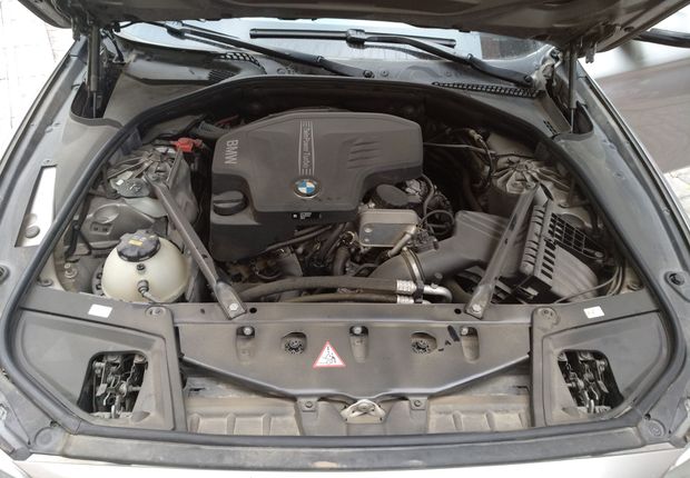 宝马5系 525Li 2014款 2.0T 自动 汽油 豪华设计套装 (国Ⅳ) 